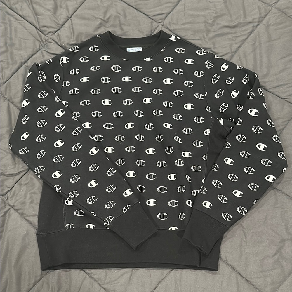 Champion Black and White Crewneck Sweater with Logo Pattern